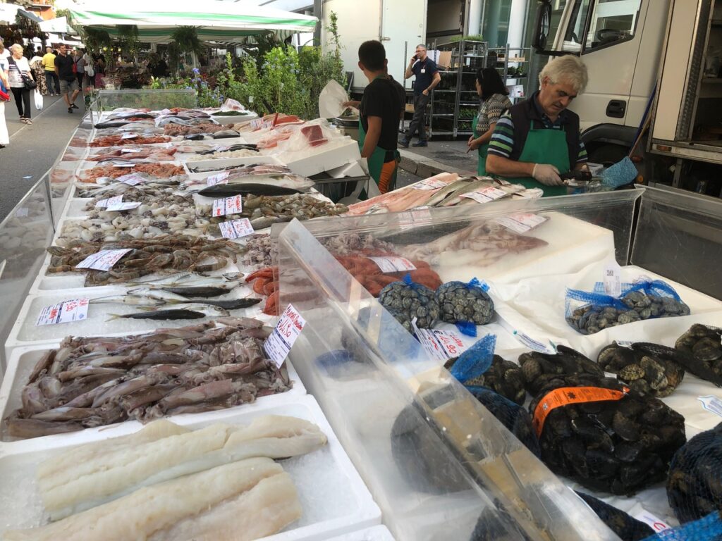 Fischmarkt Shopping in Mailand