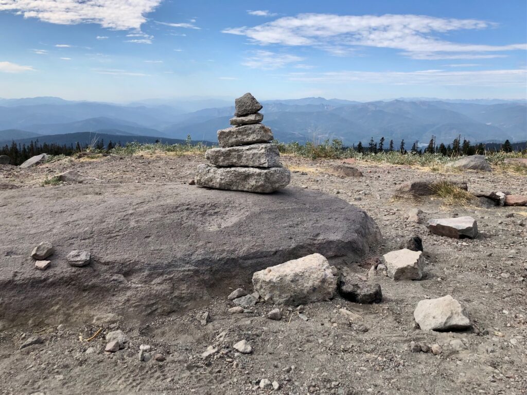 Steinsäule auf Mount Shasta