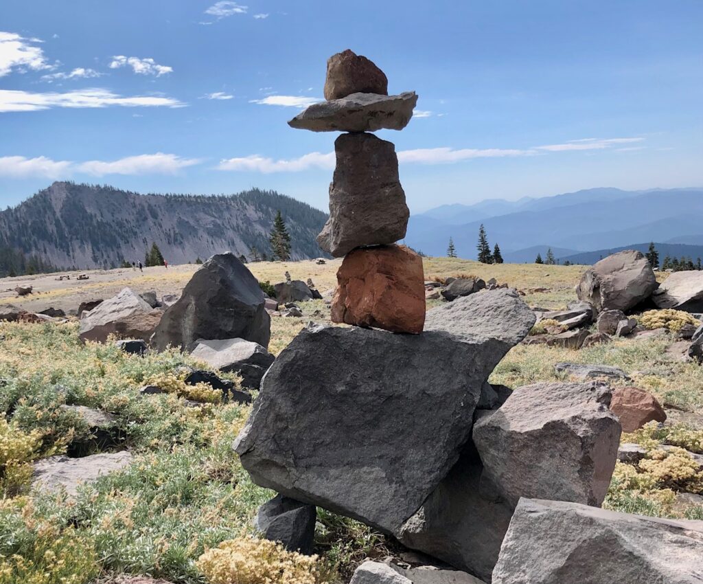 Steinsäule auf Mount Shasta