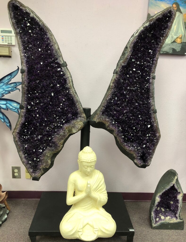 Amethyst Druse in Form von Flügeln