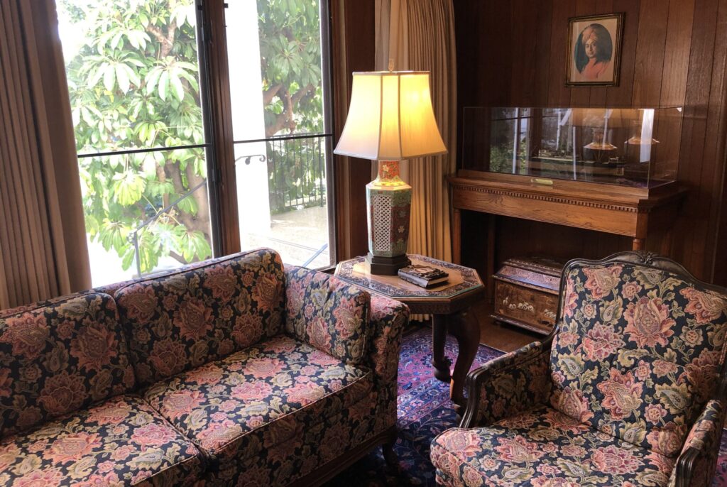 living room fellowship of self realization in Los Angeles